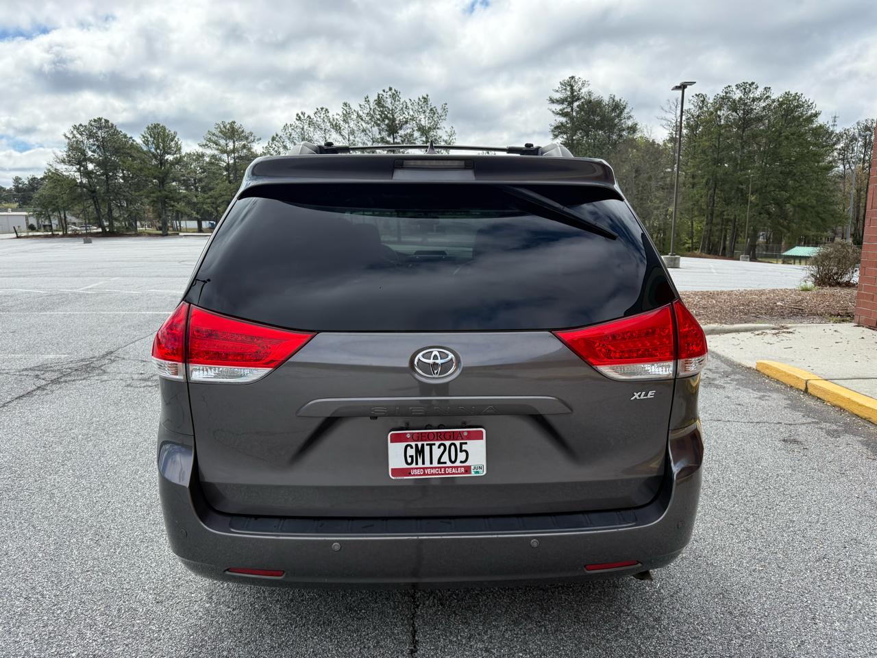 Toyota Sienna XLE FWD 8-Passenger V6 2012