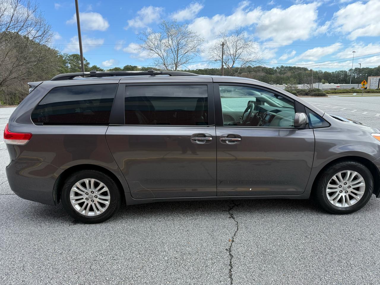 Toyota Sienna XLE FWD 8-Passenger V6 2012