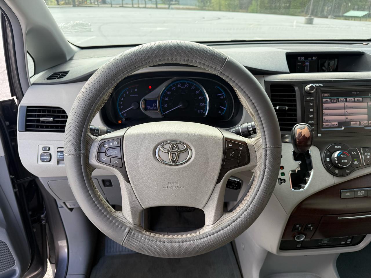 Toyota Sienna XLE FWD 8-Passenger V6 2012