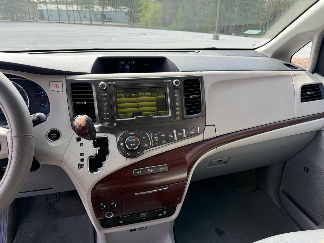 Toyota Sienna XLE FWD 8-Passenger V6 2012