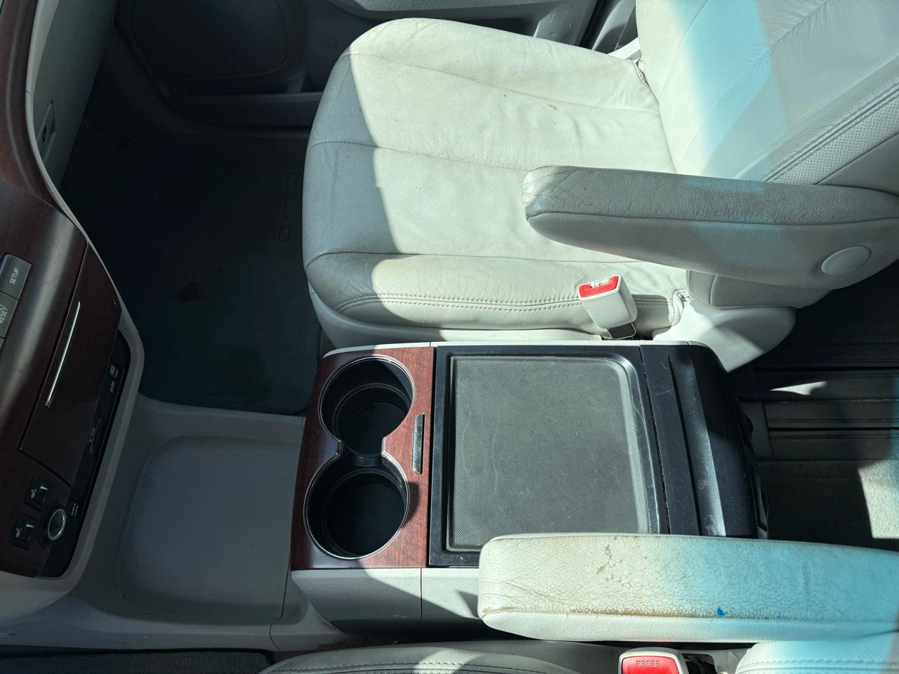 Toyota Sienna XLE FWD 8-Passenger V6 2012