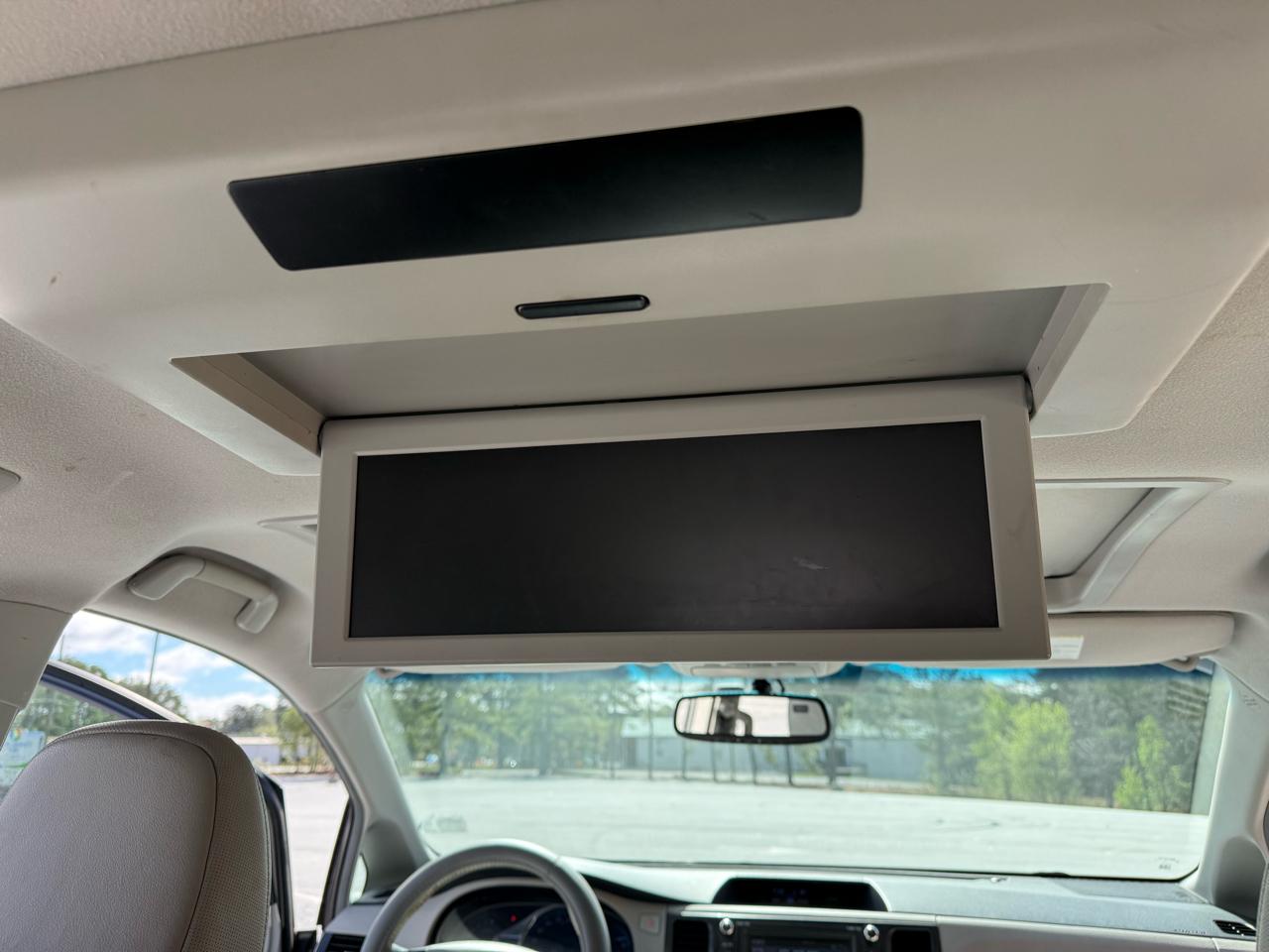 Toyota Sienna XLE FWD 8-Passenger V6 2012