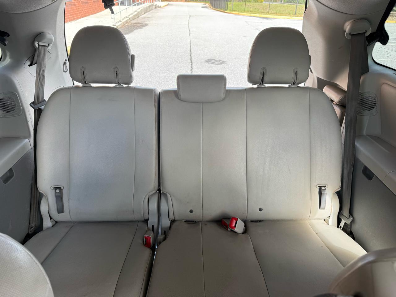 Toyota Sienna XLE FWD 8-Passenger V6 2012