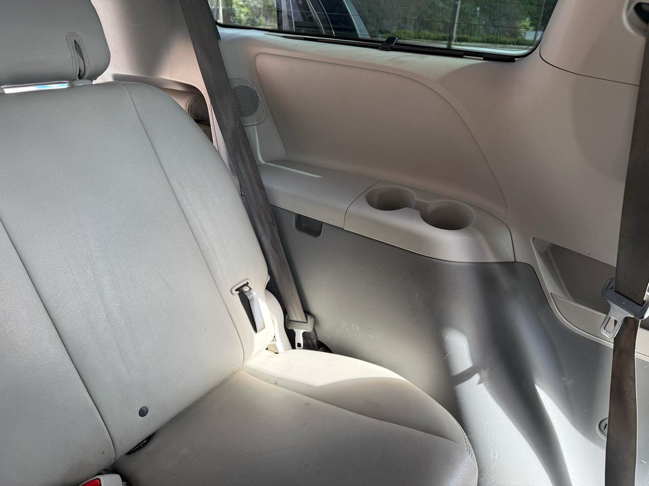 Toyota Sienna XLE FWD 8-Passenger V6 2012