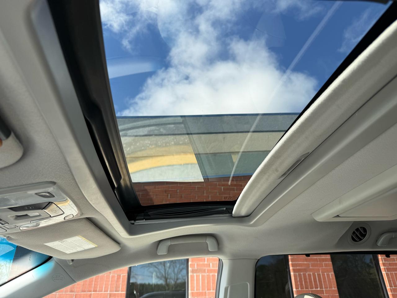 Toyota Sienna XLE FWD 8-Passenger V6 2012