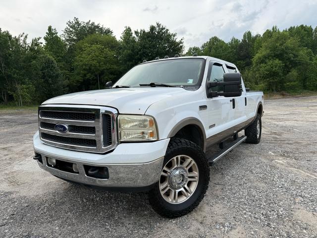 White 2005 Ford F-350 Super Duty Lariat Crew Cab SB 4WD Pickup Truck Four-Wheel Drive Automatic