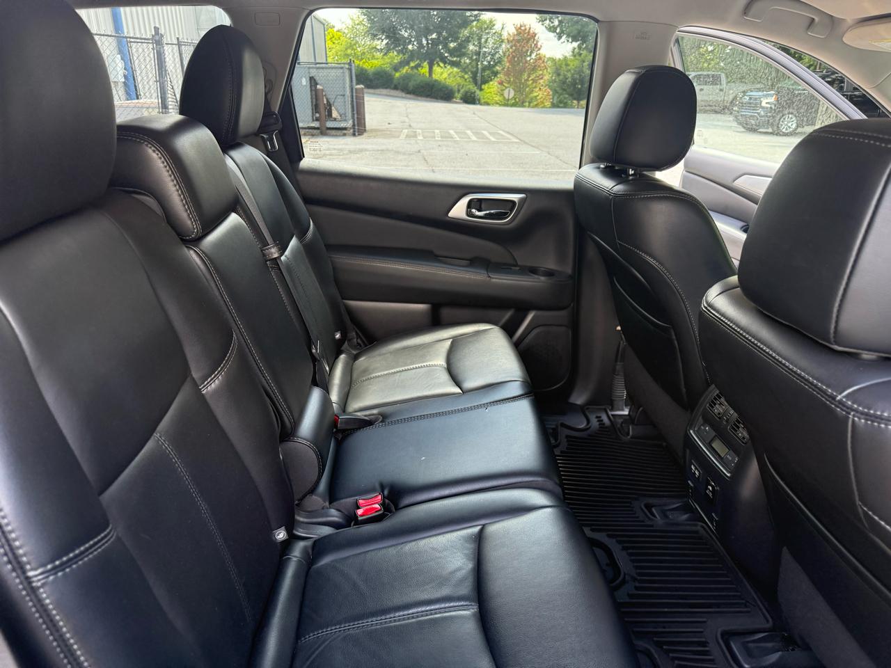 Nissan Pathfinder SL 4WD 2017