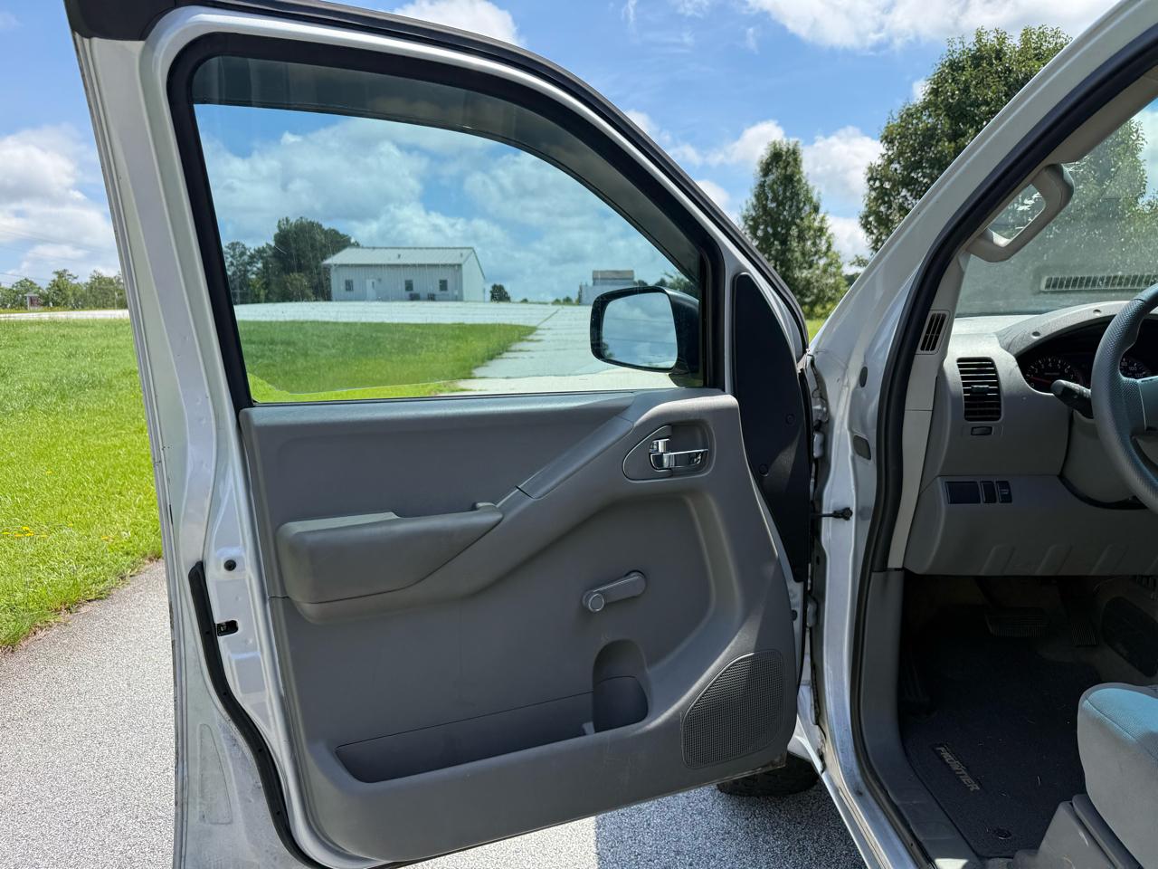 Nissan Frontier S Crew Cab 2WD 2012