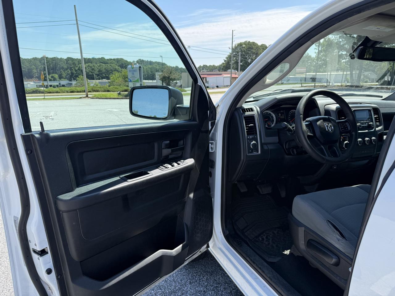 RAM 1500 Classic Tradesman Crew Cab SWB 4WD 2019
