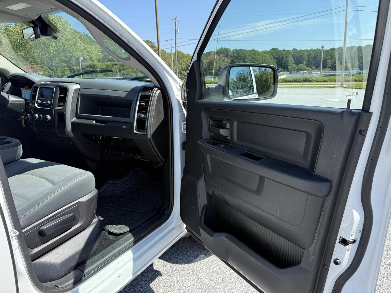 RAM 1500 Classic Tradesman Crew Cab SWB 4WD 2019