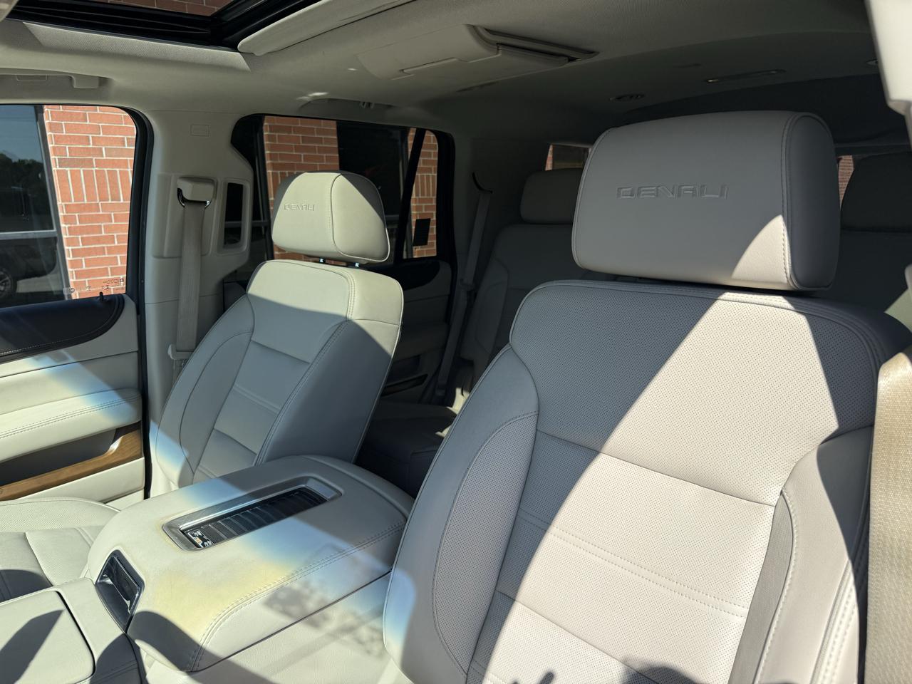 GMC Yukon Denali 4WD 2019
