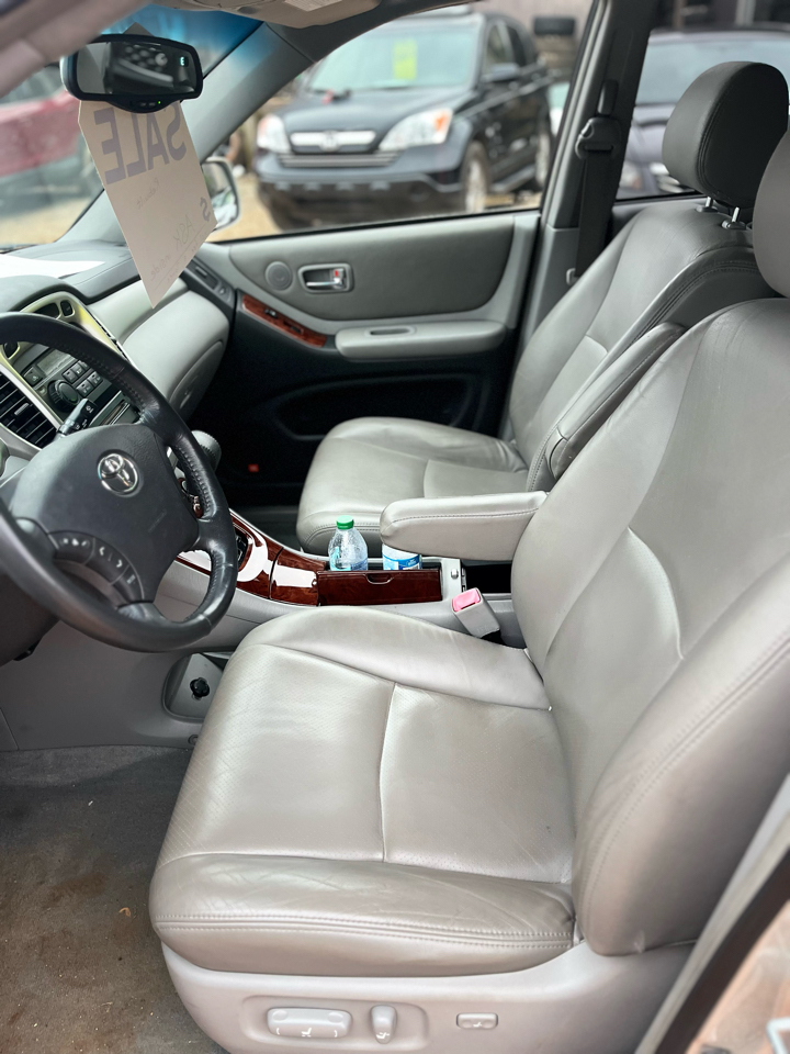 Toyota Highlander 2WD 4dr V6 (Natl) 2005