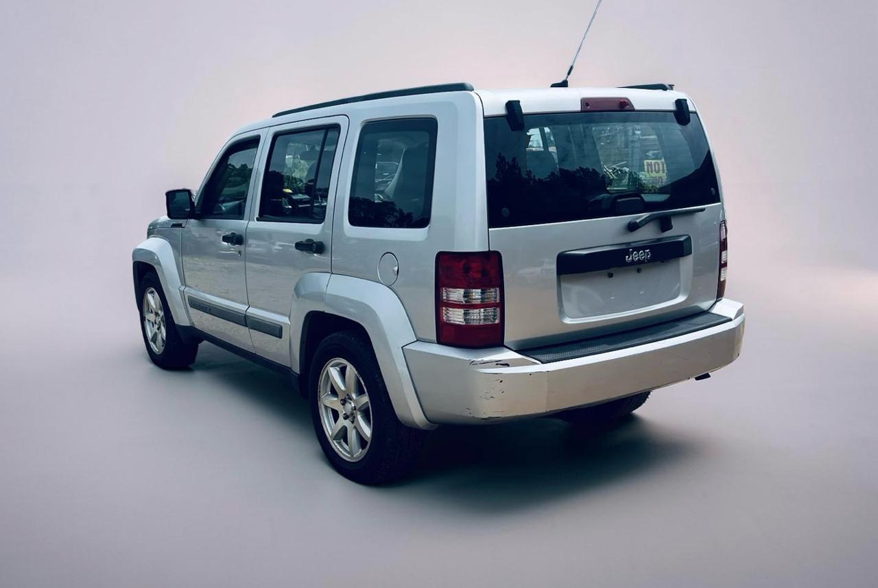 Jeep Liberty Sport 2WD 2010