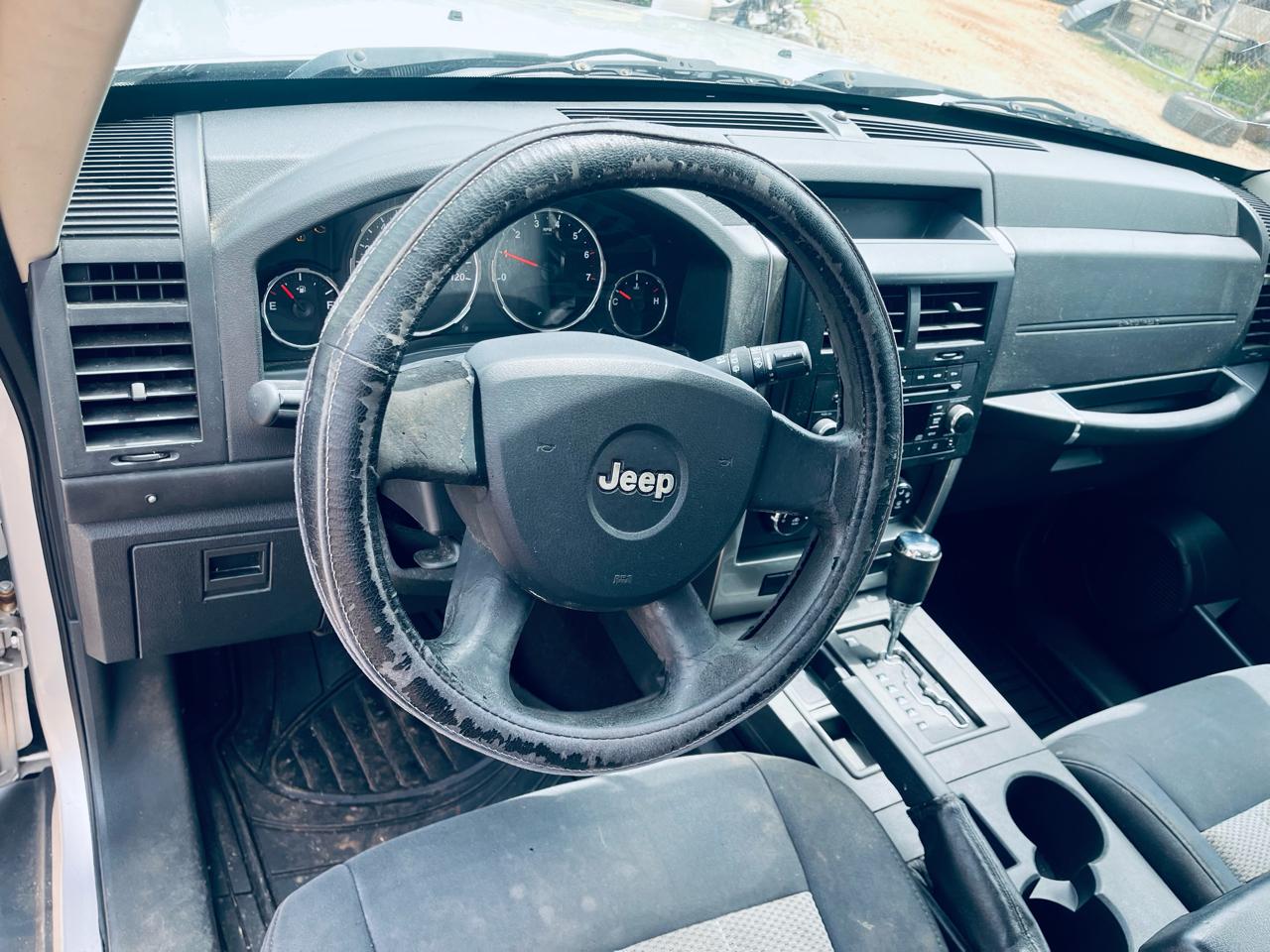 Jeep Liberty Sport 2WD 2010