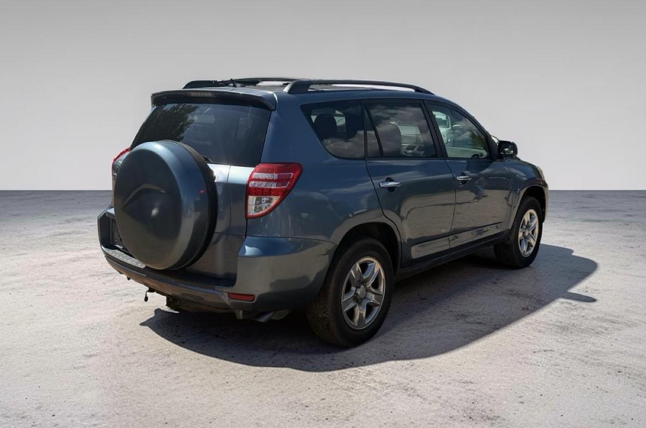 Toyota RAV4 Base I4 2WD 2011