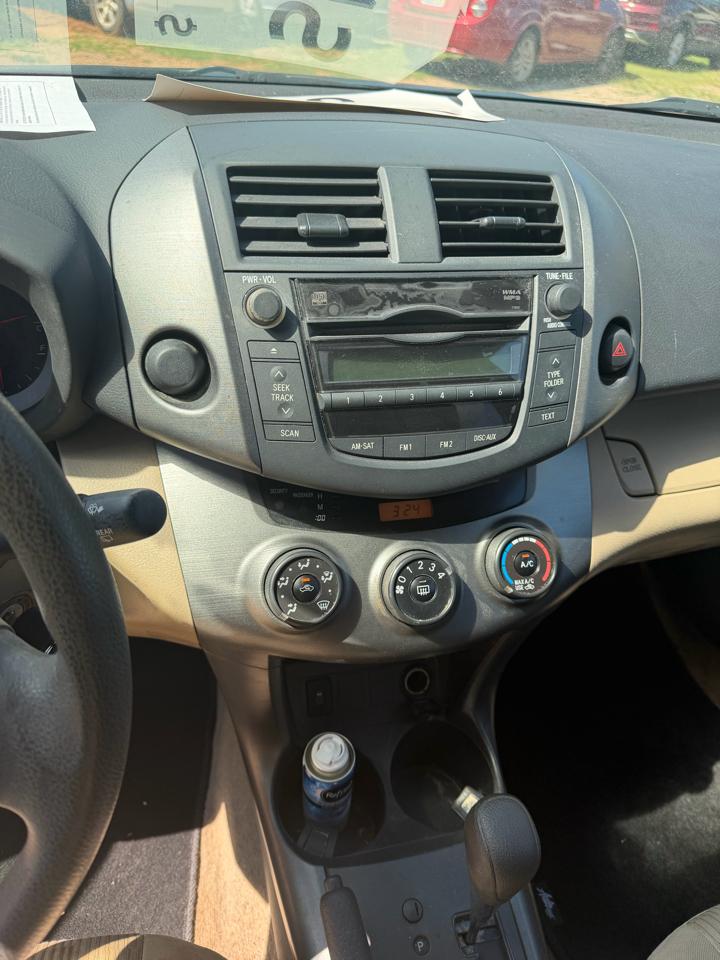 Toyota RAV4 Base I4 2WD 2011