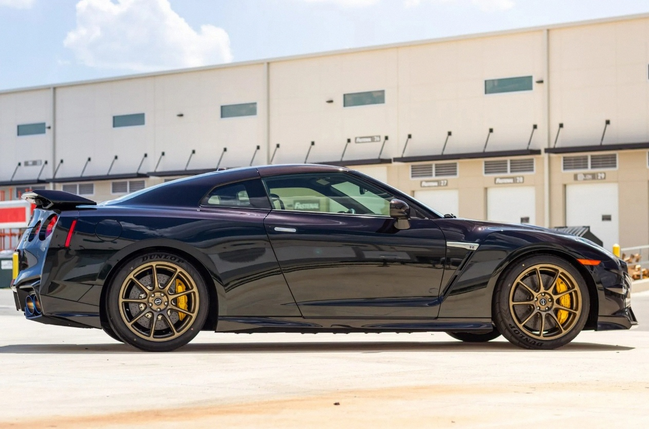 2024 Nissan GT-R T-Spec photo 3