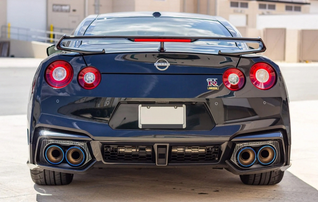 2024 Nissan GT-R T-Spec photo 4