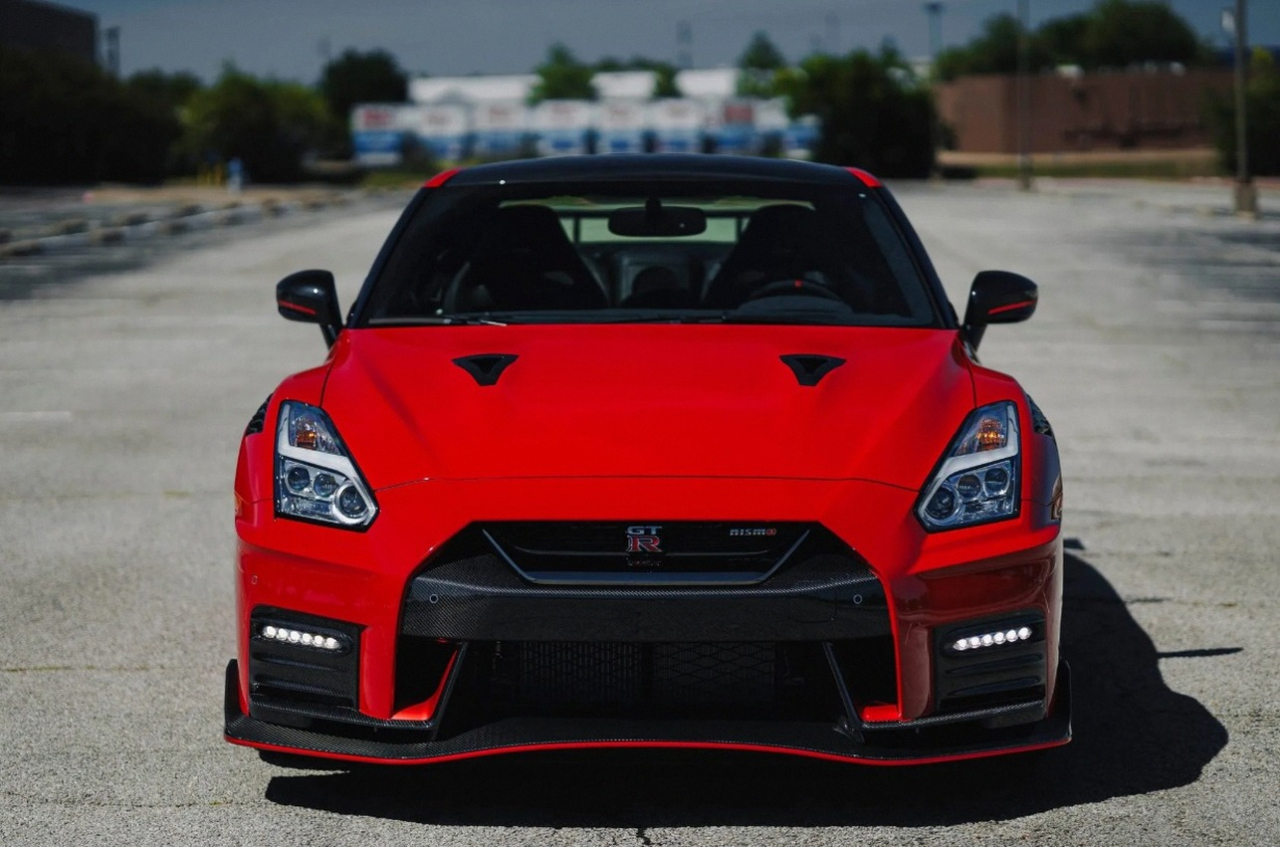 2023 Nissan GT-R Nismo photo 2