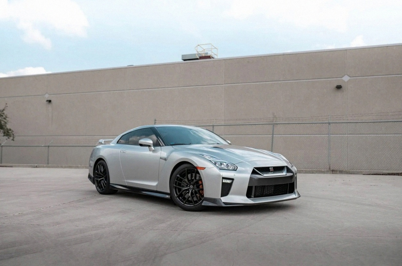 2019 Nissan GT-R Base Nismo photo 2