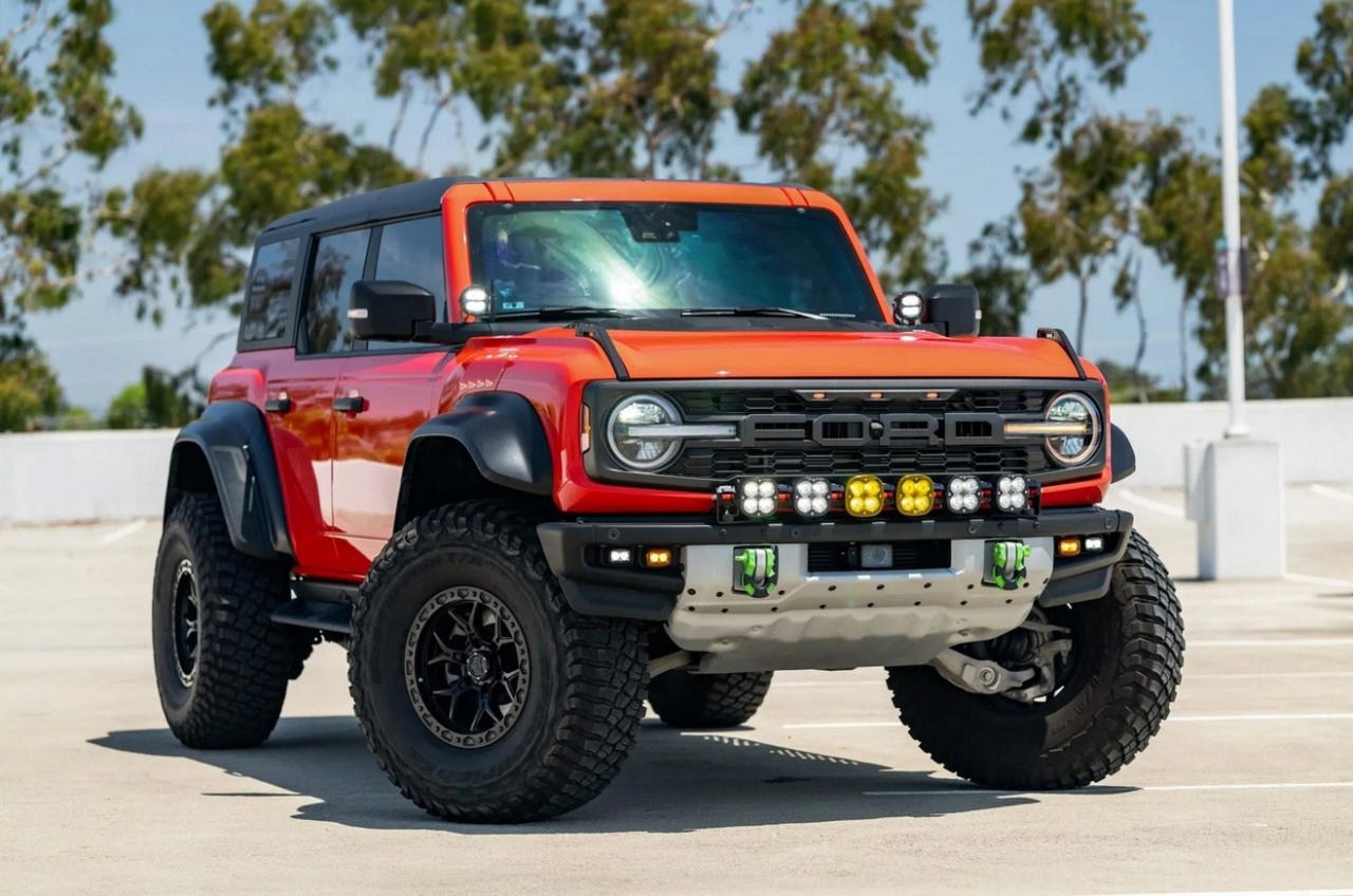 2023 Ford Bronco Raptor photo 3
