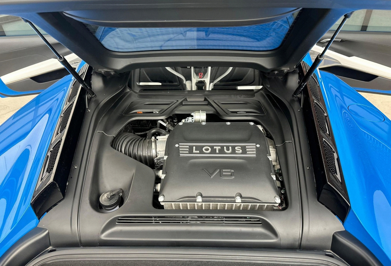 2024 Lotus Emira First Edition photo 3