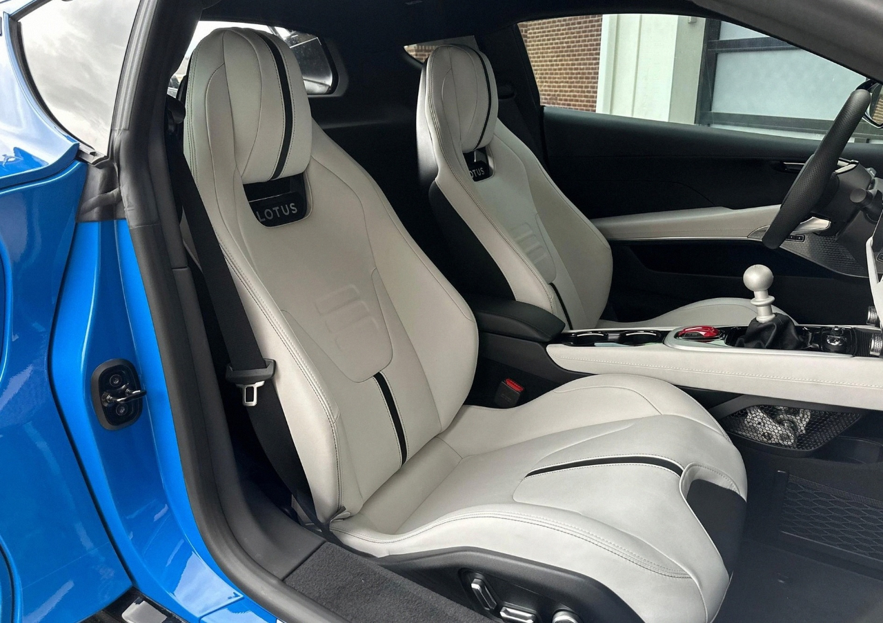 2024 Lotus Emira First Edition photo 4