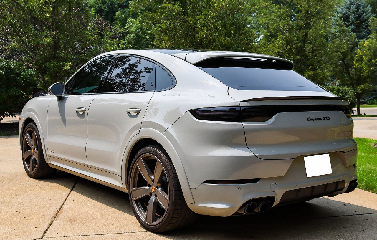 2022 Porsche Cayenne GTS Coupe photo 4
