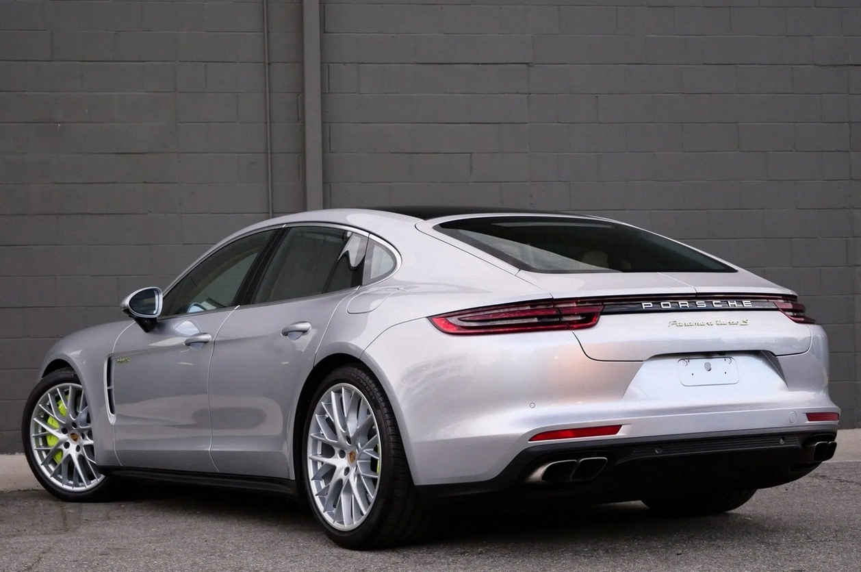 2018 Porsche Panamera Turbo S E-Hybrid photo 3