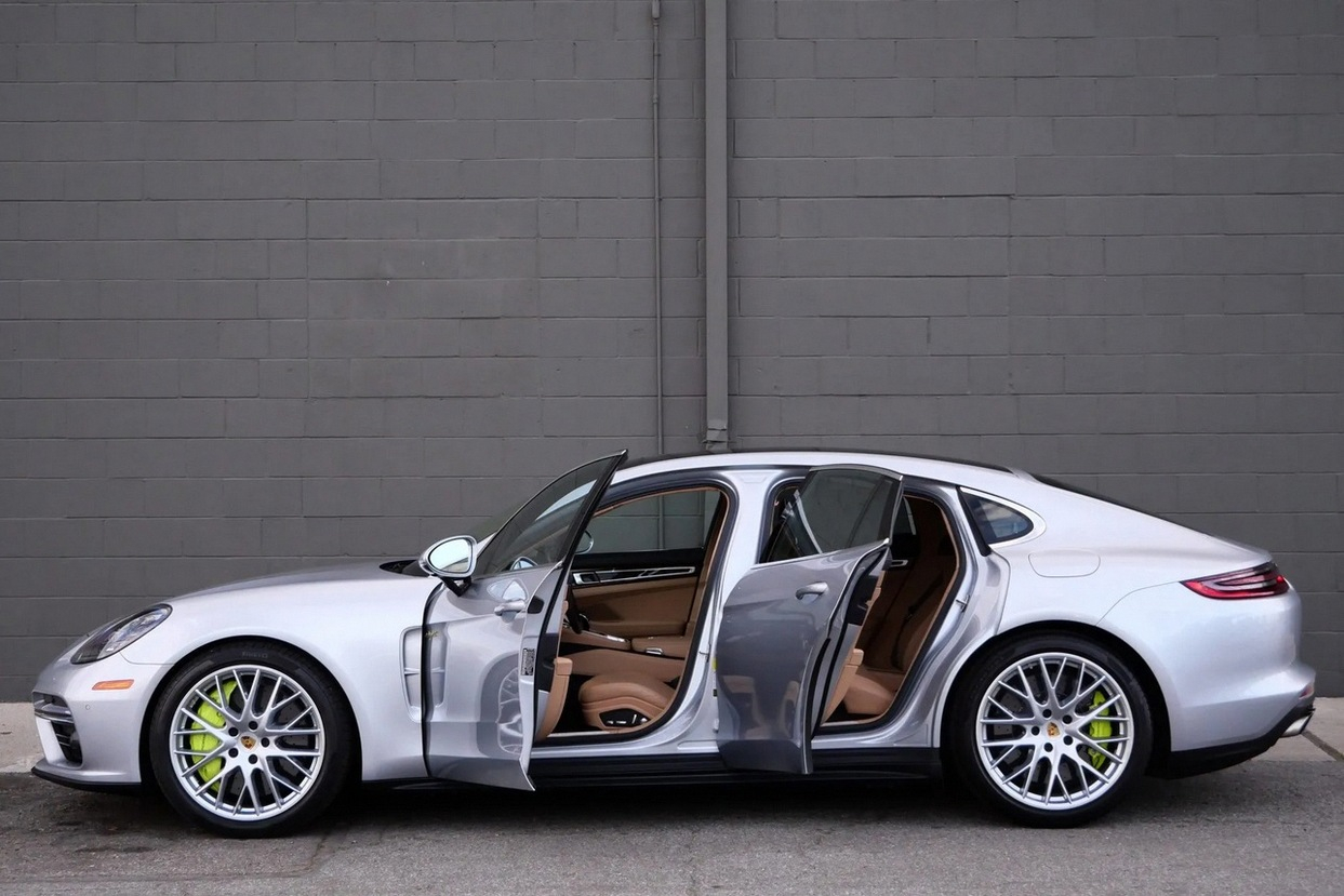 2018 Porsche Panamera Turbo S E-Hybrid photo 4