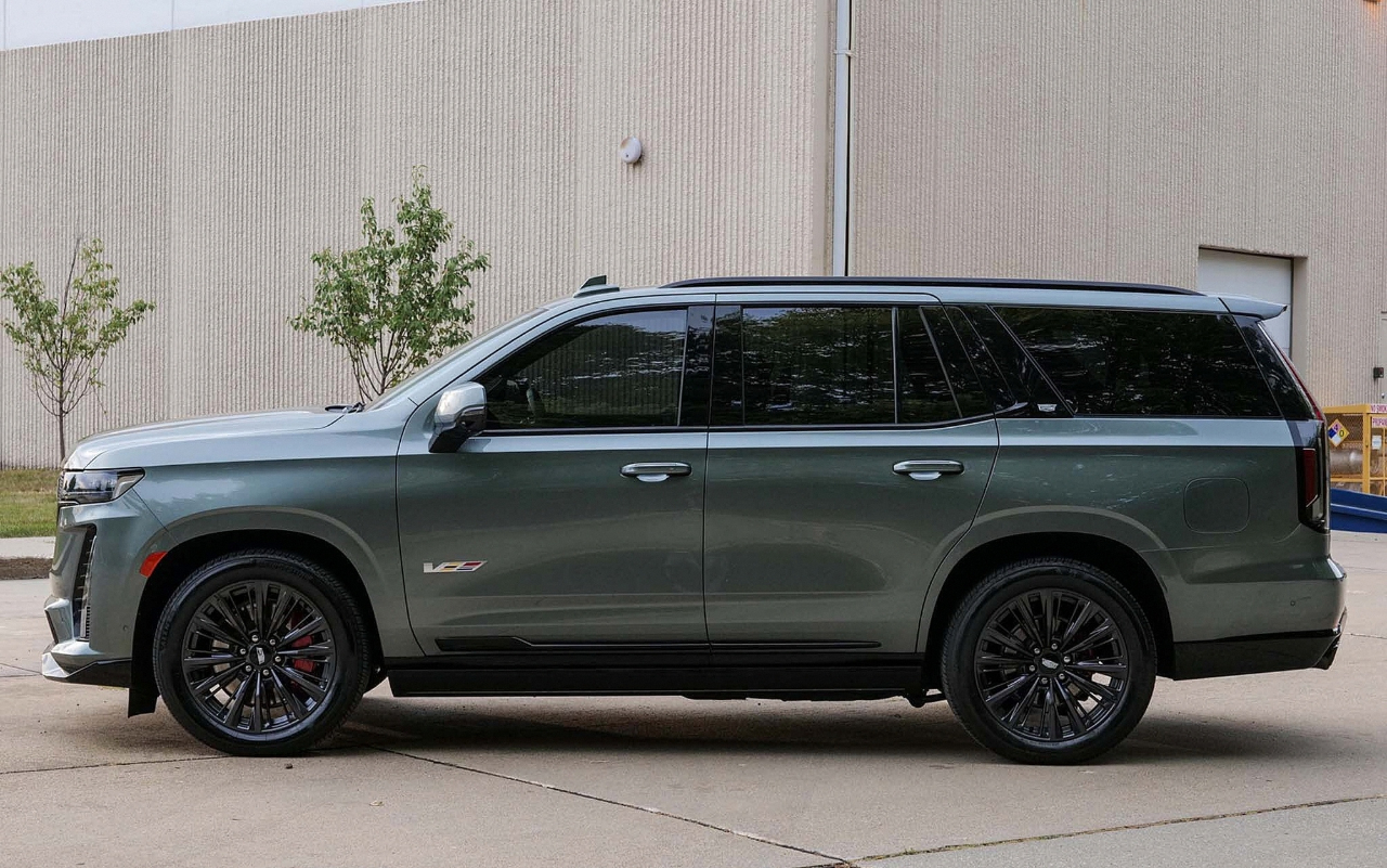 2024 Cadillac Escalade V-Series photo 2