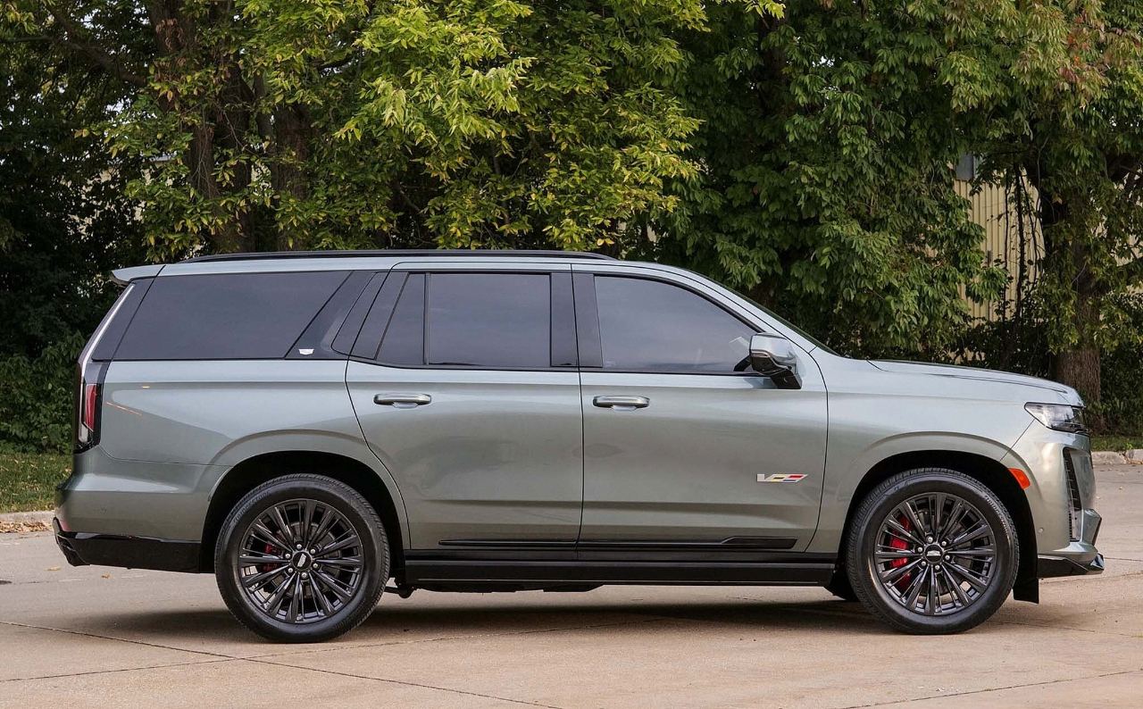 2024 Cadillac Escalade V-Series photo 4