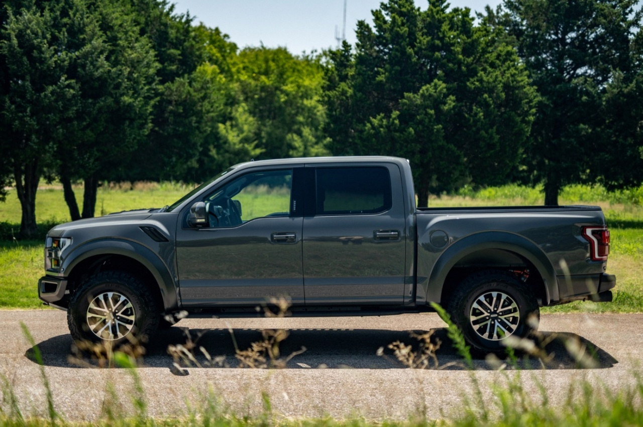 2020 Ford F-150 Raptor photo 2