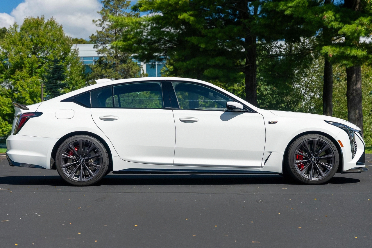 2025 Cadillac CT5 photo 2