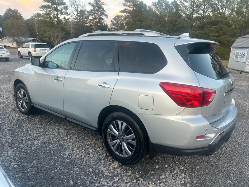 2020 Nissan Pathfinder SV