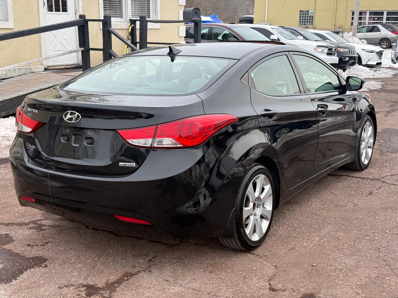 Hyundai Elantra  2013