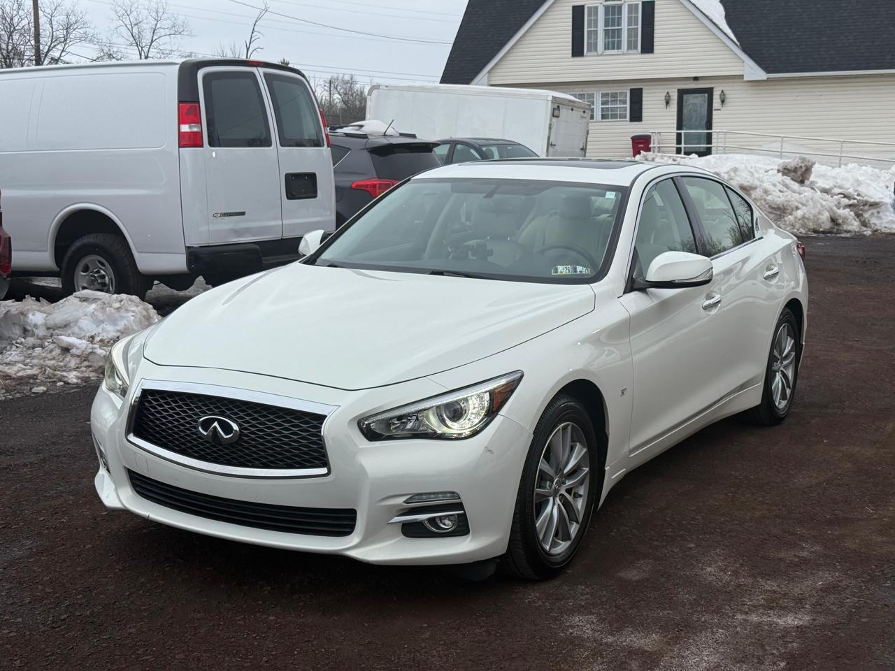 Infiniti Q50  2015