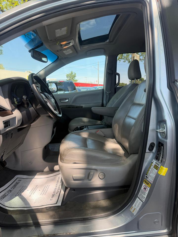 Toyota Sienna XLE 2016