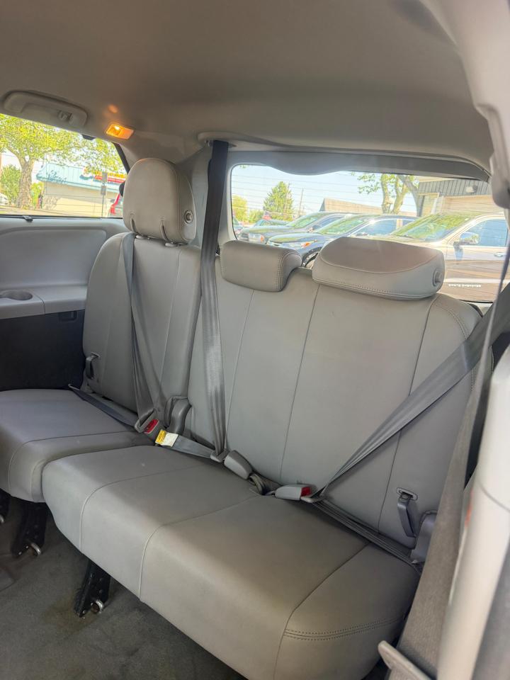 Toyota Sienna XLE 2016