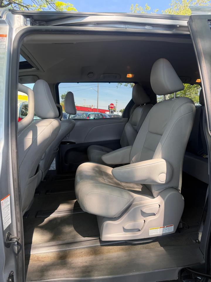 Toyota Sienna XLE 2016