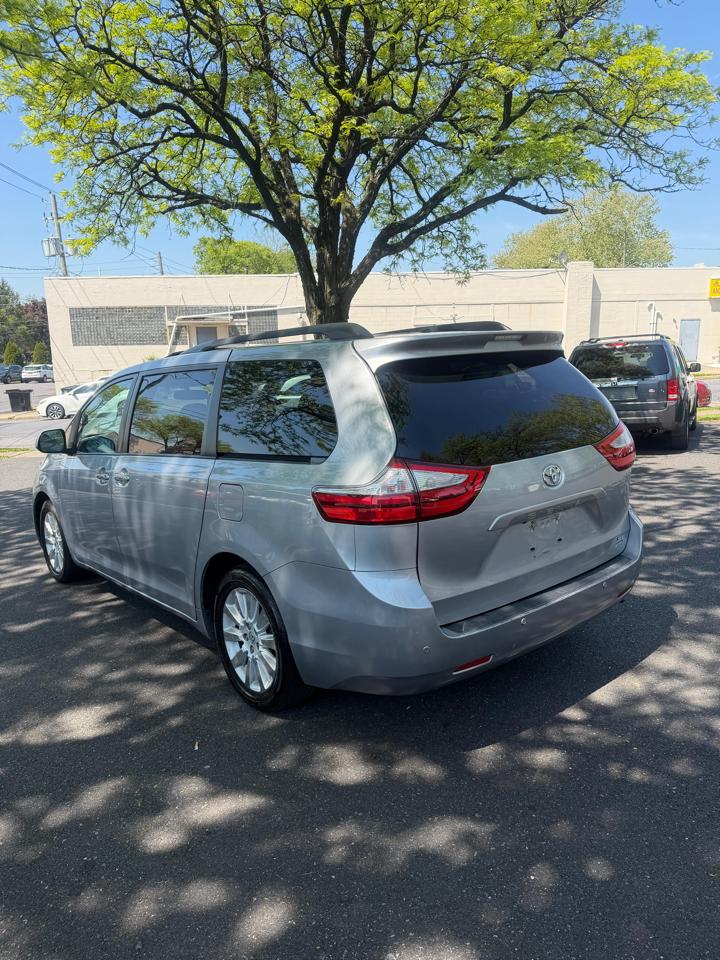 Toyota Sienna XLE 2016