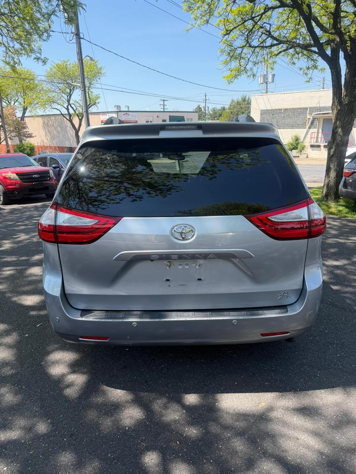 Toyota Sienna XLE 2016