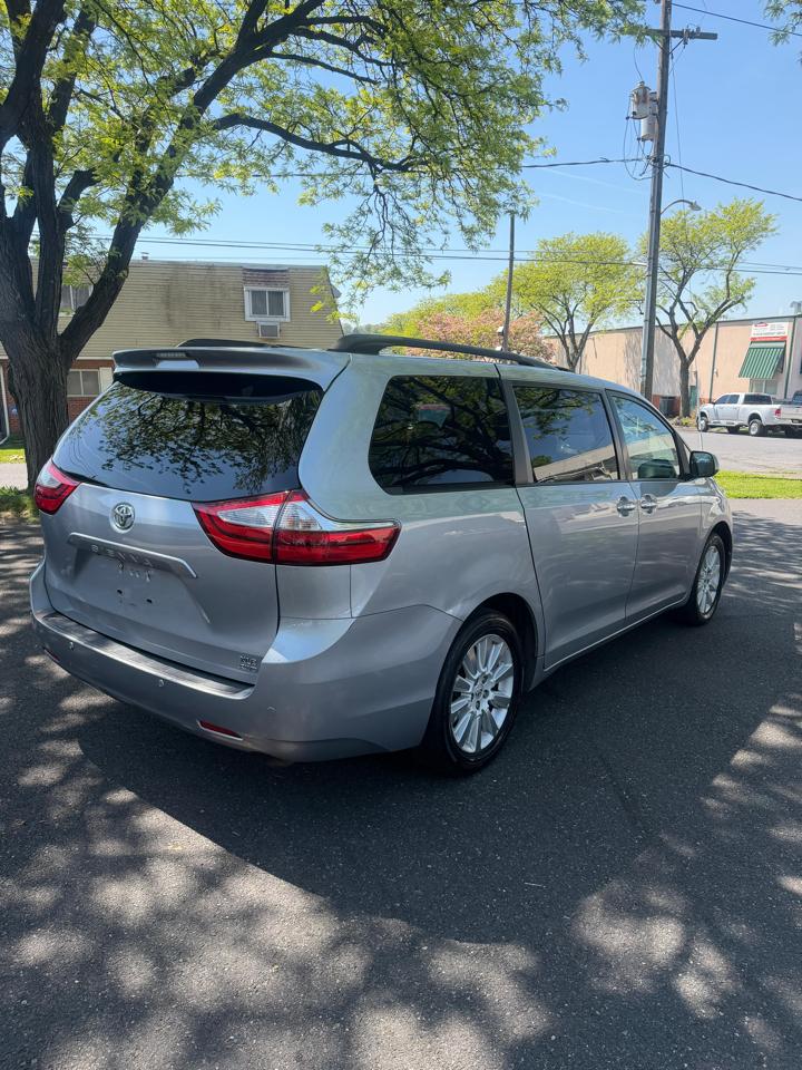 Toyota Sienna XLE 2016