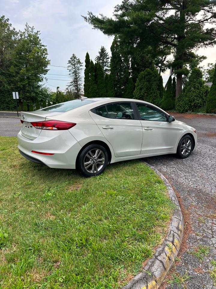 Hyundai Elantra  2017