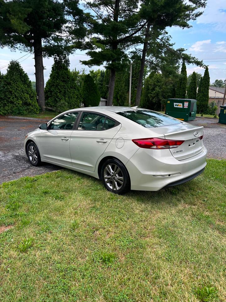 Hyundai Elantra  2017