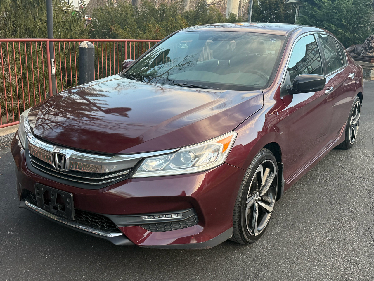 2017 Honda Accord Sport's photo