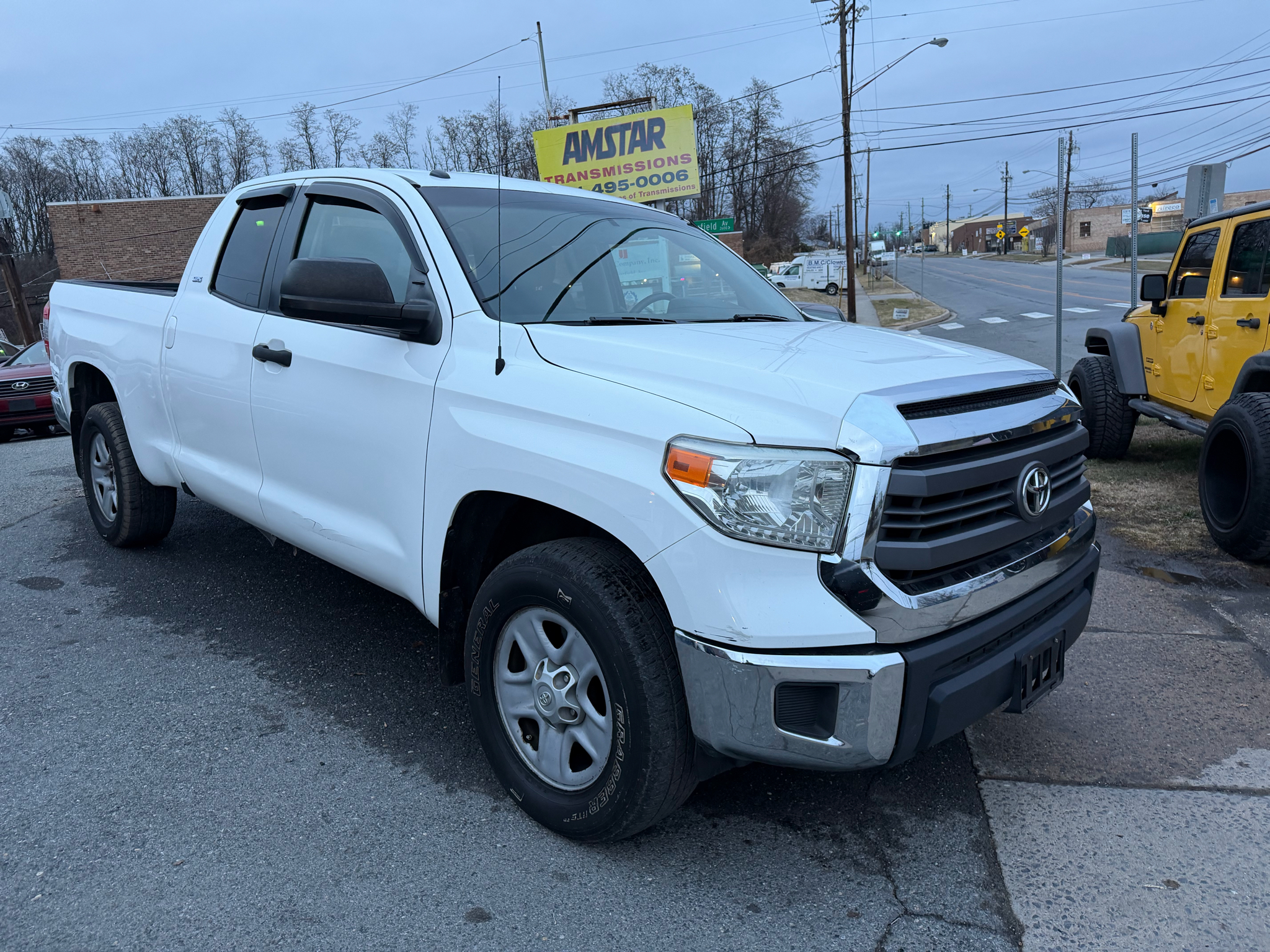 Toyota Tundra SR5 4.6L V8 Double Cab 2WD 2014
