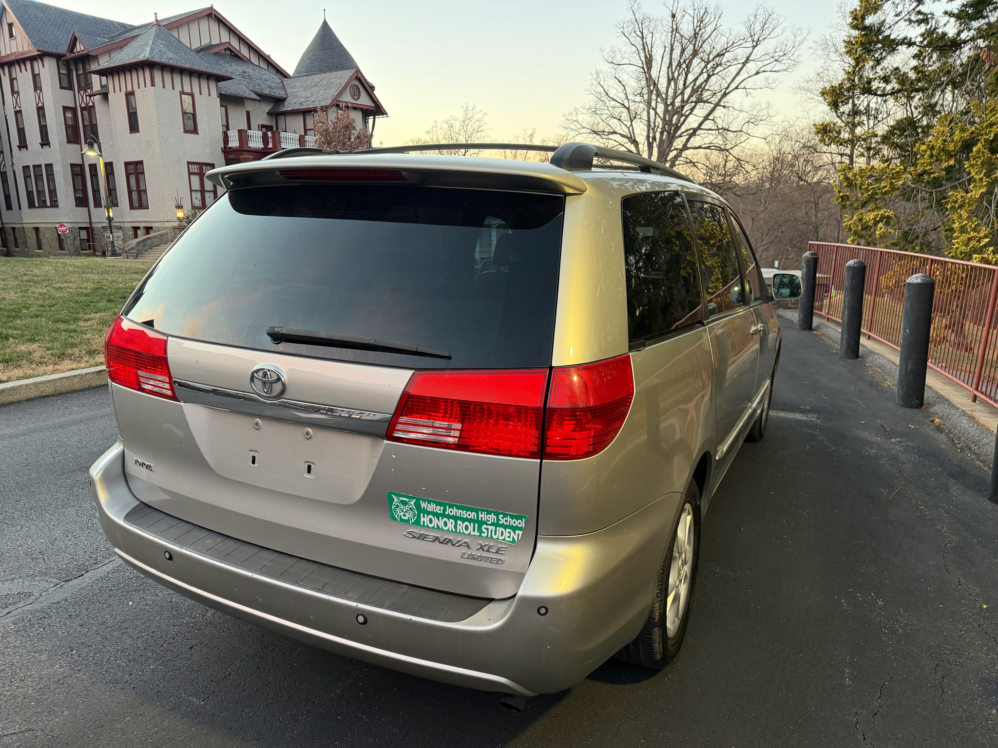 Toyota Sienna XLE 2004