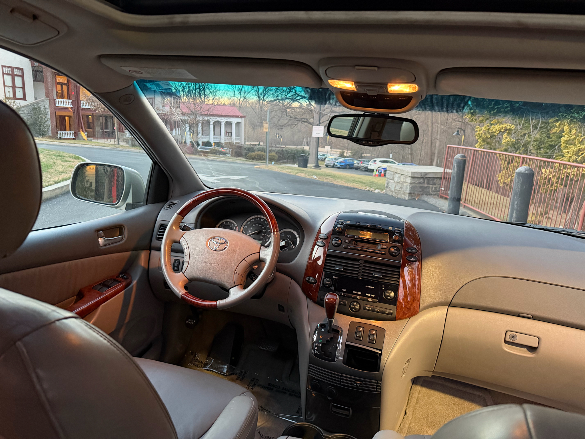 Toyota Sienna XLE 2004