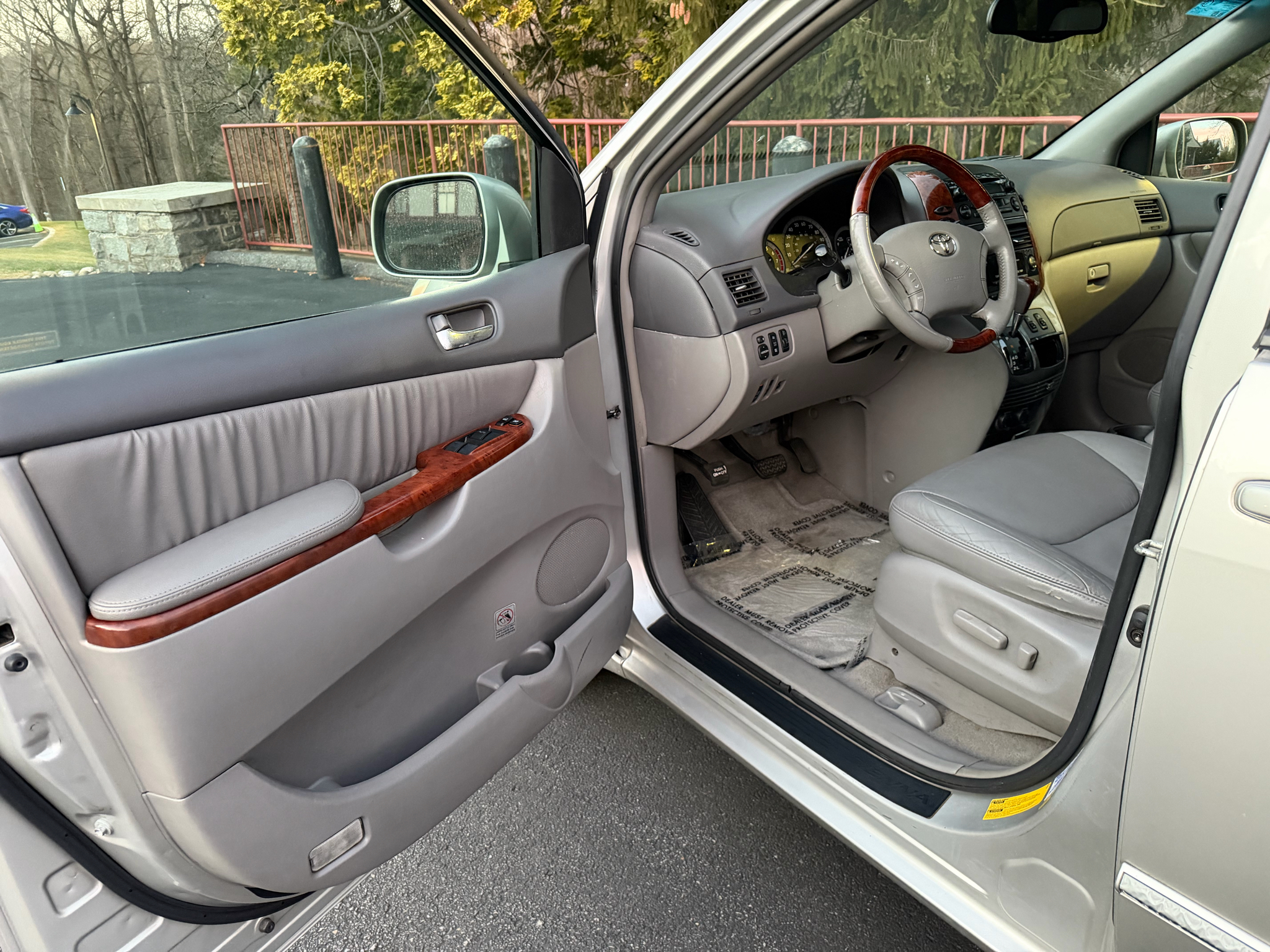 Toyota Sienna XLE 2004